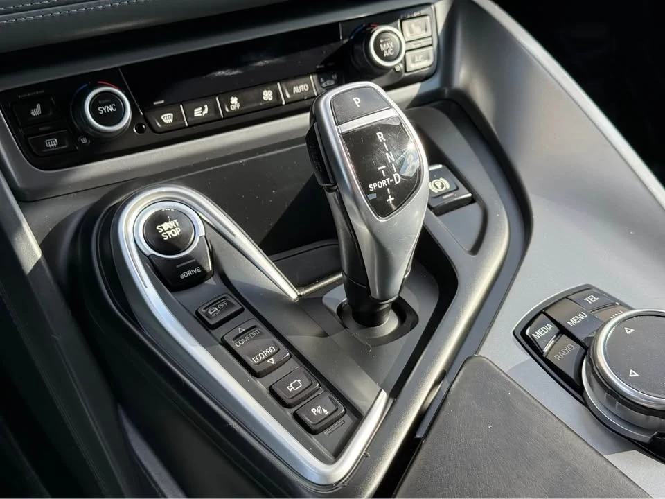 2015 BMW i8 - Image 16 of 18