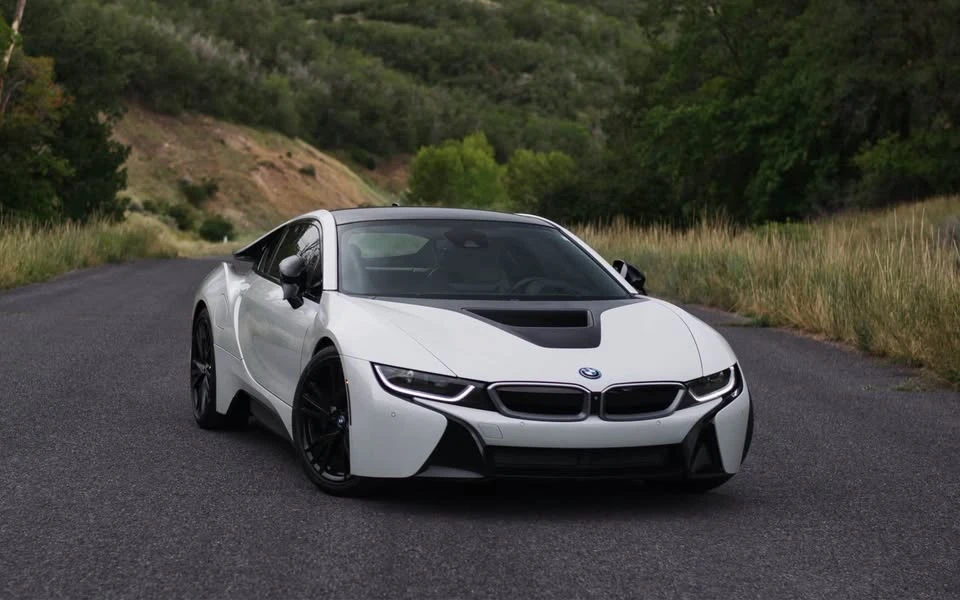 2015 BMW i8 - Image 2 of 16