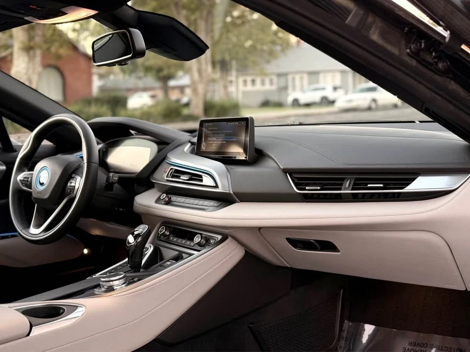 2015 BMW i8 - Image 13 of 20