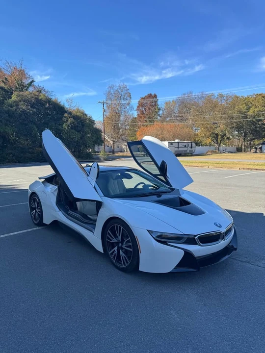 2015 BMW i8 - Image 14 of 18
