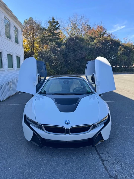 2015 BMW i8 - Image 15 of 18