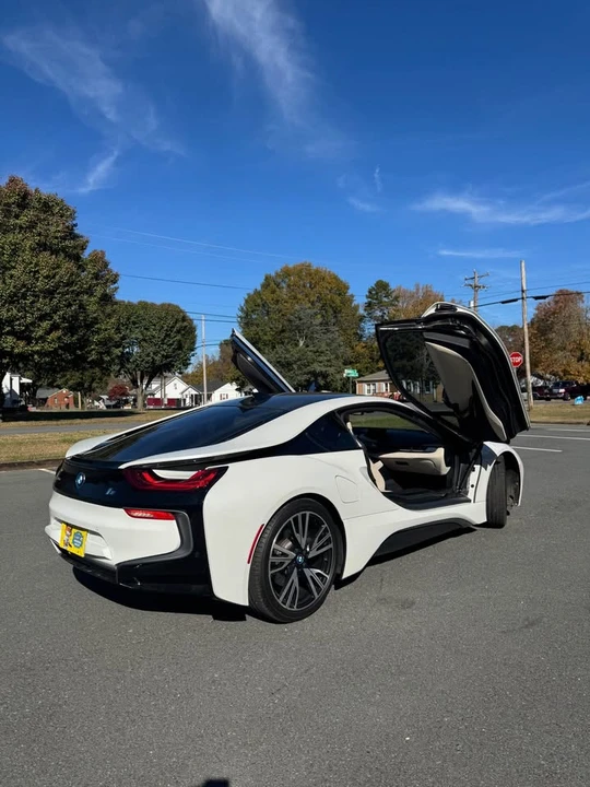 2015 BMW i8 - Image 2 of 18