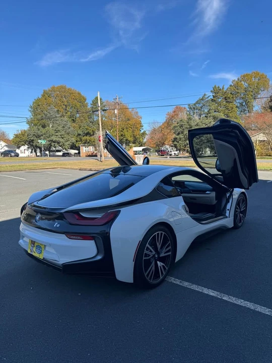2015 BMW i8 - Image 16 of 18