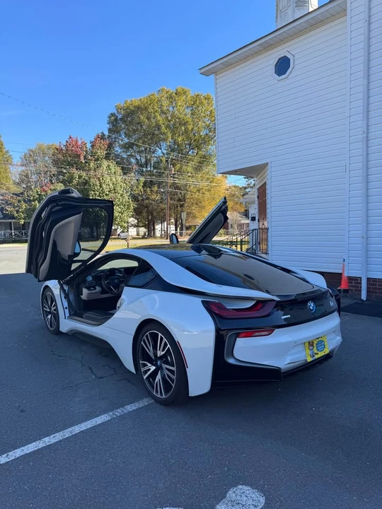 2015 BMW i8 - Image 17 of 18