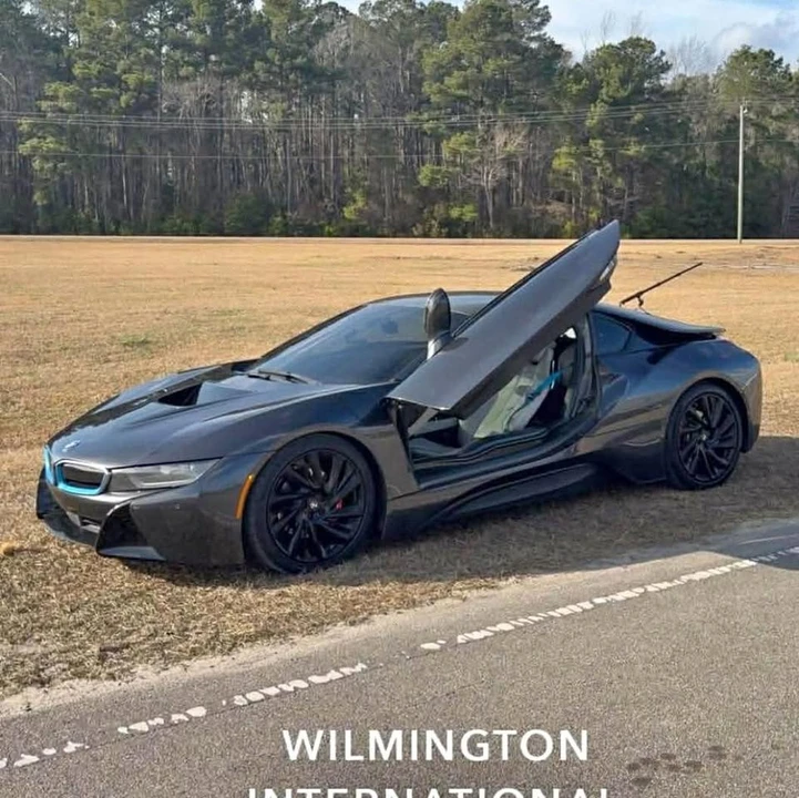 2015 BMW i8 - Image 2 of 9