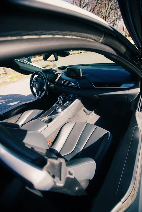 2015 BMW i8 - Image 11 of 12