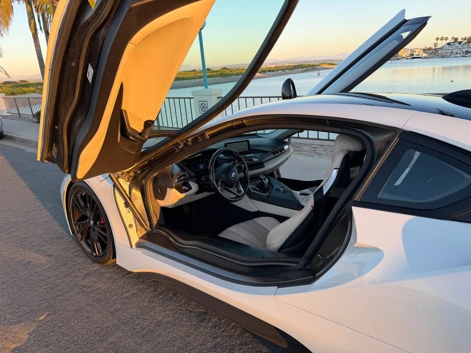 2015 BMW i8 - Image 12 of 20
