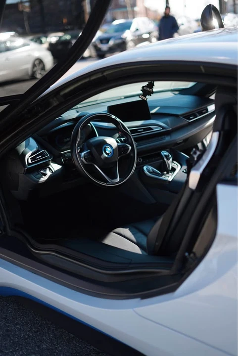 2015 BMW i8 - Image 8 of 12