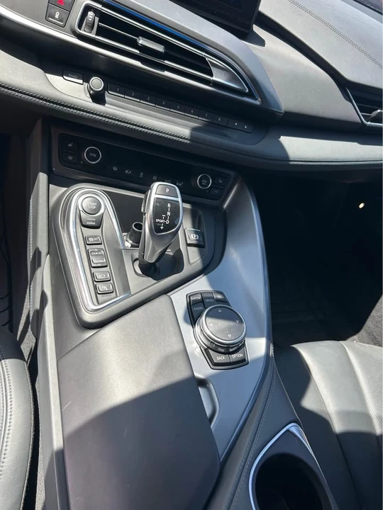 2015 BMW i8 - Image 10 of 12