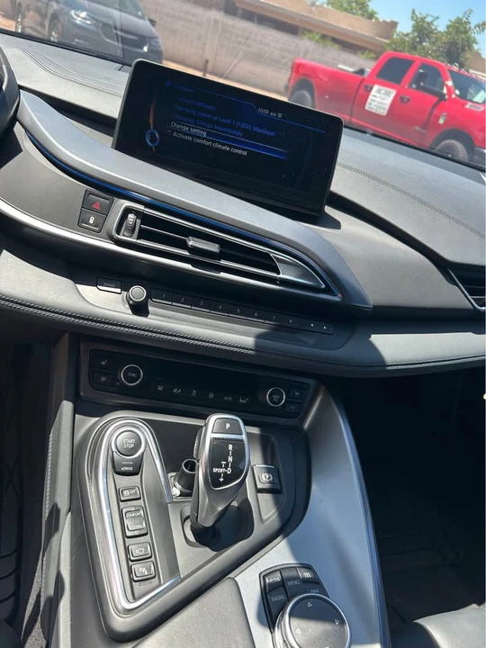 2015 BMW i8 - Image 11 of 12