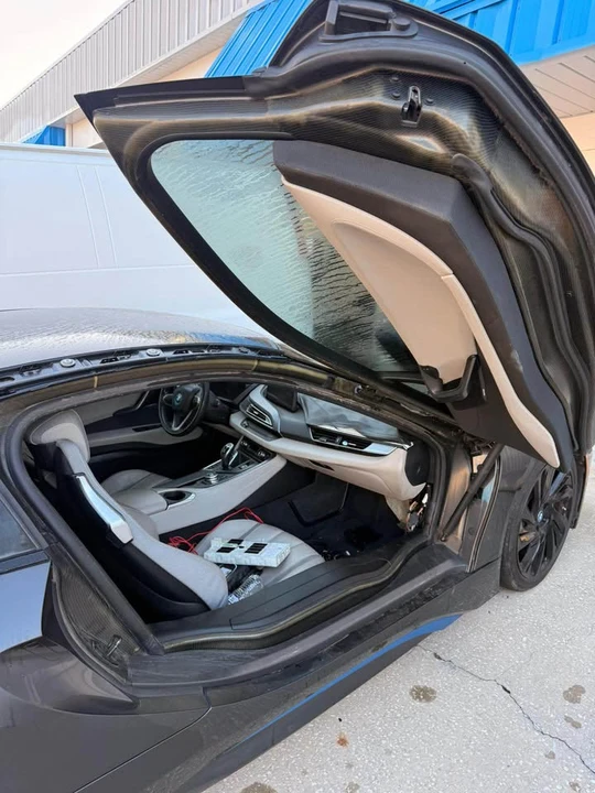 2015 BMW i8 - Image 5 of 10