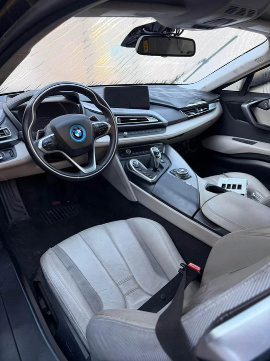 2015 BMW i8 - Image 2 of 10