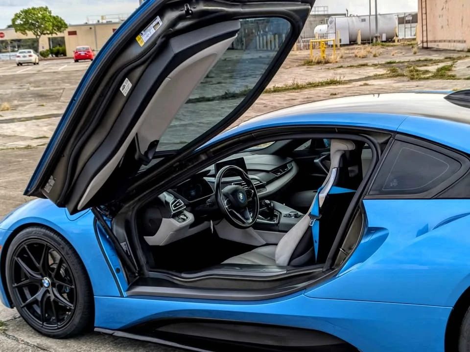 2015 BMW i8 - Image 7 of 9
