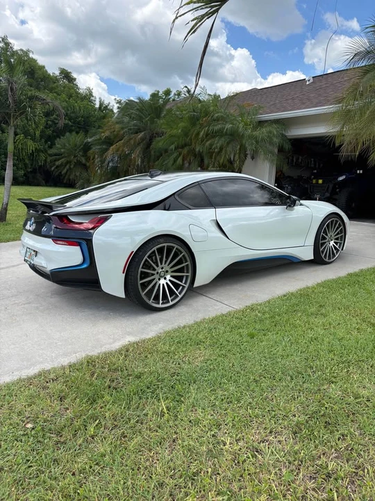 2015 BMW i8 - Image 17 of 20