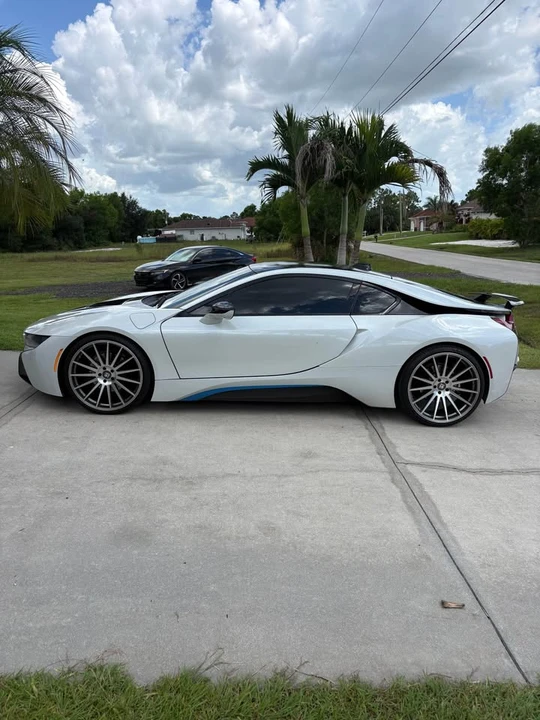 2015 BMW i8 - Image 2 of 20