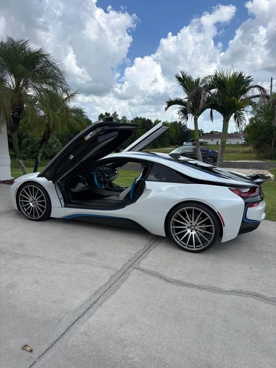 2015 BMW i8 - Image 3 of 20