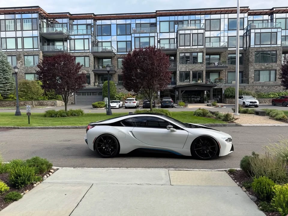 2015 BMW i8 - Image 14 of 16