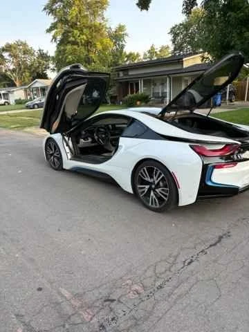 2015 BMW i8 - Image 3 of 3