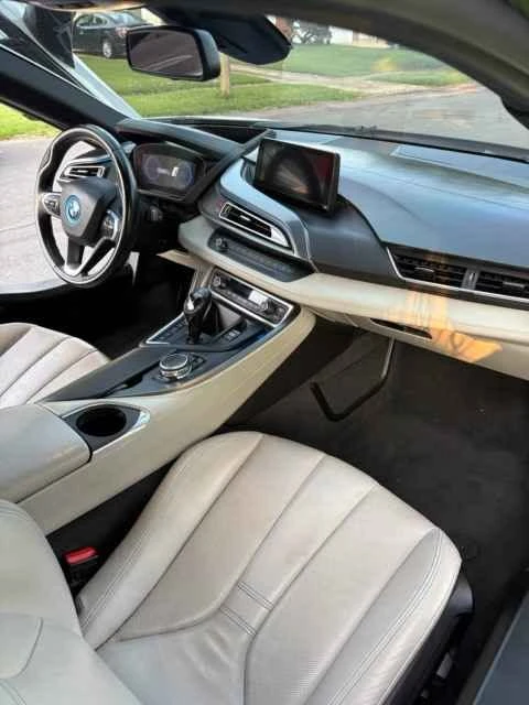 2015 BMW i8 - Image 2 of 3