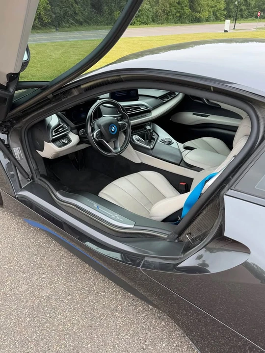 2015 BMW i8 - Image 8 of 11