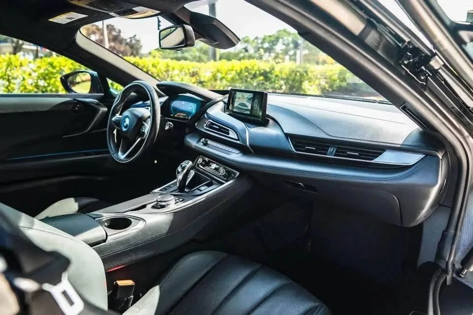 2015 BMW i8 - Image 4 of 14