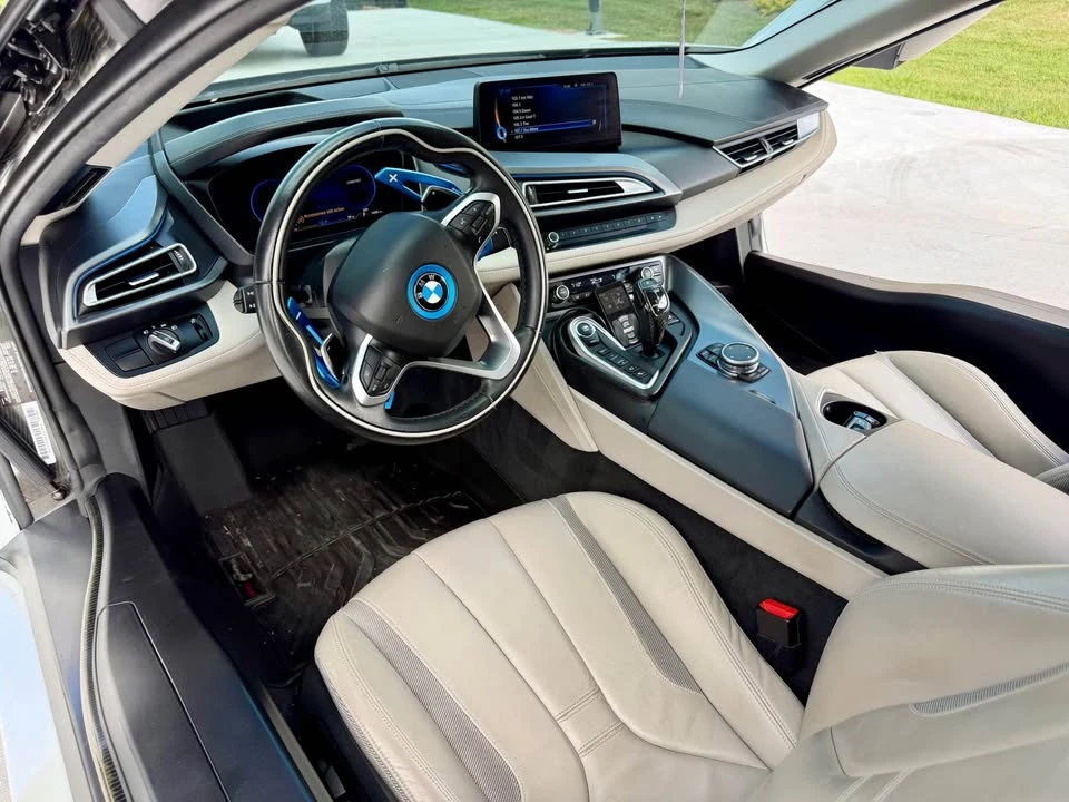 2015 BMW i8 - Image 11 of 13