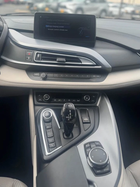 2015 BMW i8 - Image 15 of 18