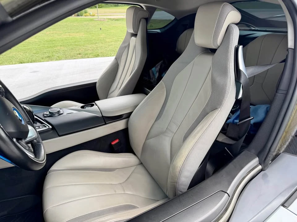 2015 BMW i8 - Image 12 of 13