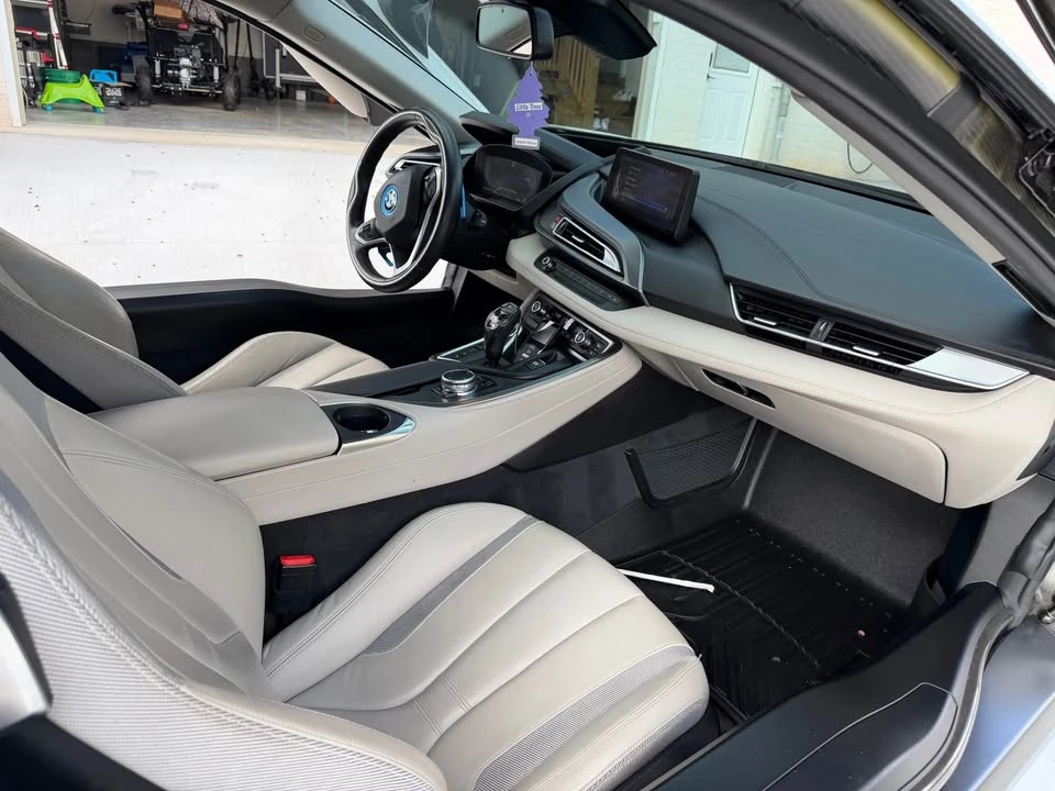 2015 BMW i8 - Image 13 of 13
