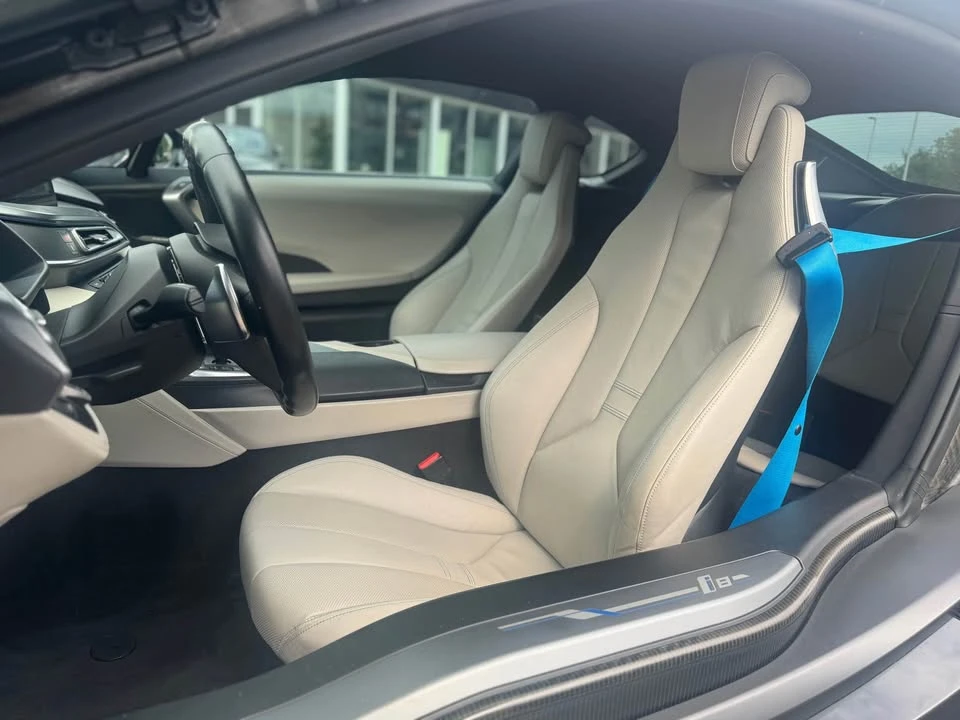 2015 BMW i8 - Image 13 of 18