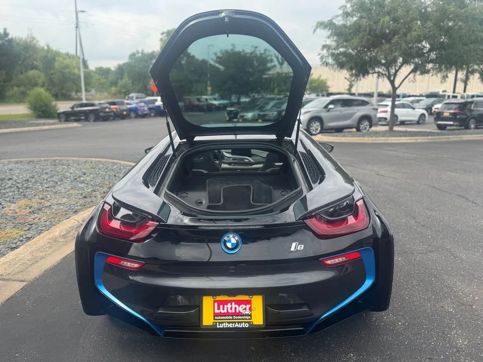 2015 BMW i8 - Image 11 of 18