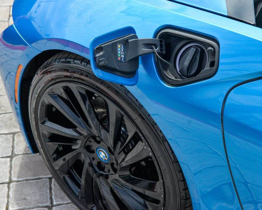 2015 BMW i8 - Image 13 of 20