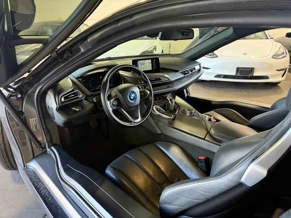 2015 BMW i8 - Image 4 of 6