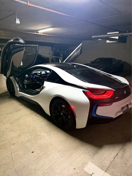 2015 BMW i8 - Image 8 of 11