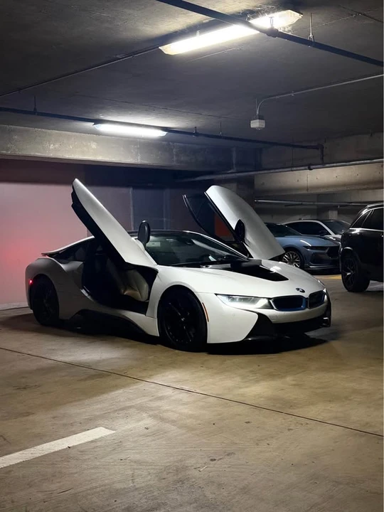 2015 BMW i8 - Image 2 of 11