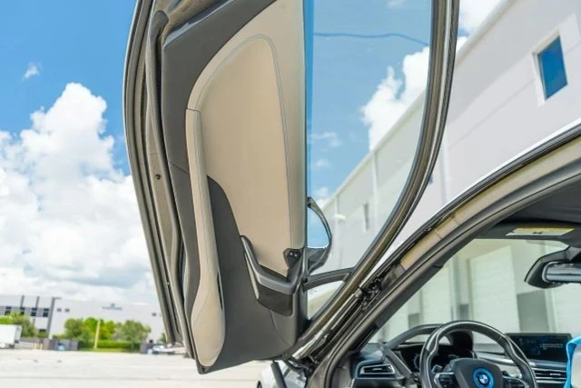 2015 BMW i8 - Image 12 of 21