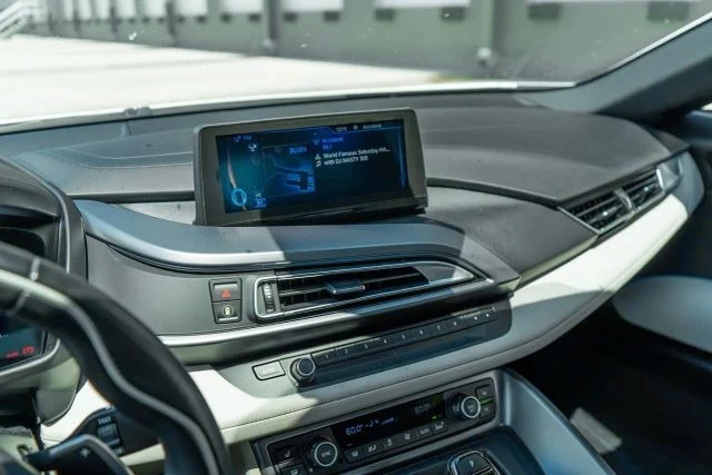 2015 BMW i8 - Image 19 of 21