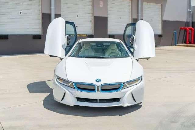 2015 BMW i8 - Image 11 of 21