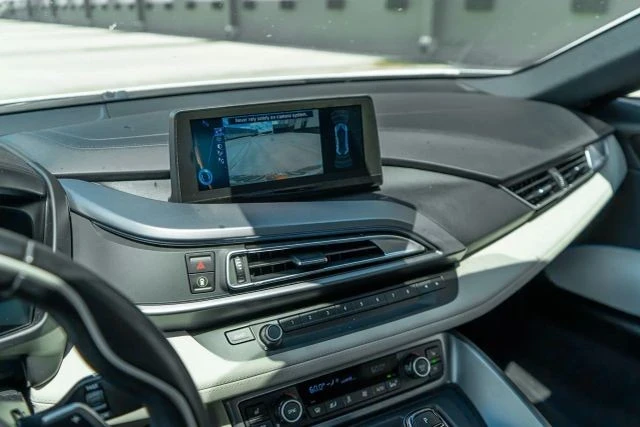 2015 BMW i8 - Image 20 of 21