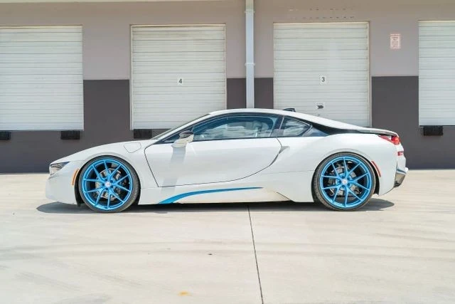 2015 BMW i8 - Image 4 of 21