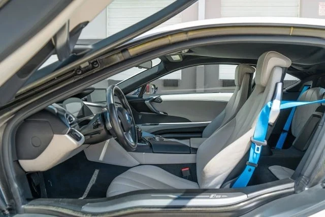 2015 BMW i8 - Image 14 of 21