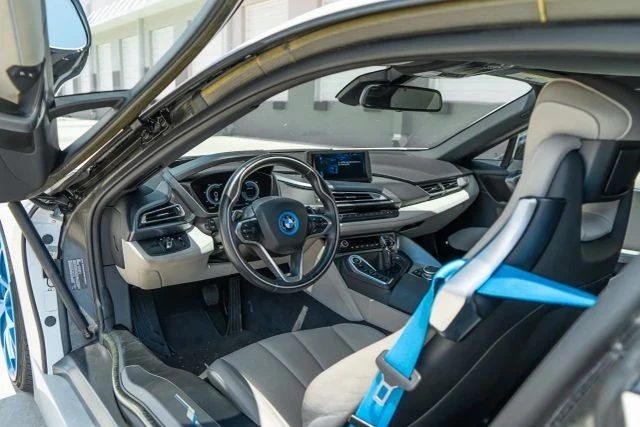2015 BMW i8 - Image 13 of 21