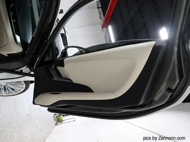 2015 BMW i8 - Image 30 of 31