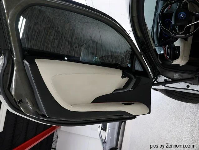 2015 BMW i8 - Image 27 of 31