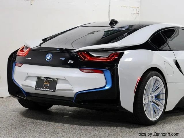 2015 BMW i8 - Image 11 of 31