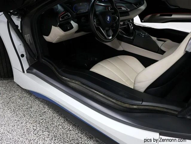 2015 BMW i8 - Image 28 of 31