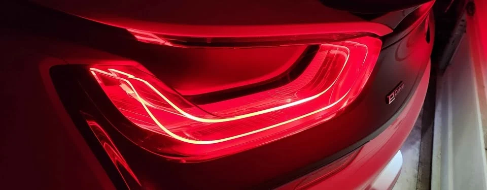 2015 BMW i8 - Image 11 of 15