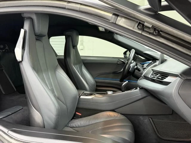2015 BMW i8 - Image 11 of 12