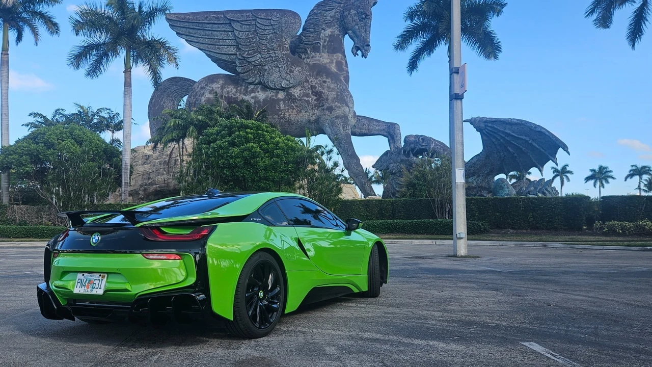 2015 BMW i8 - Image 4 of 14
