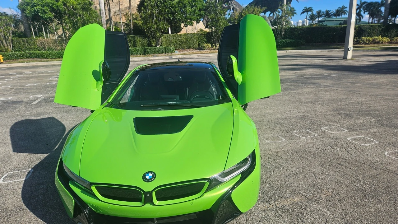 2015 BMW i8 - Image 10 of 14